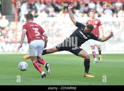 Joe Bryan von Bristol City und Andreas von Derby County Stockfoto