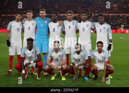 England U21 Team Gruppenschuss. Top Row (von links nach rechts) Dominic Solanke, Dael Fry Angus Gunn, Joshua Onomah, Dominic Calvert-Lewin, Joe Gomez und Demarai Gray. Front Row (von links nach rechts) Tammy Abraham, Lewis Cook, Kyle Walker-Peters und Trent Alexander-Arnold Stockfoto