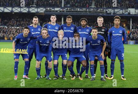 Hinten, von links nach rechts, Evertons Morgan Schneiderlin, Michael Keane, Dominic Calvert-Lewin, Ashely Williams, Jordan Pickford und Mason Holgate. Vordere Reihe, von links nach rechts, Kevin Mirallas, Tom Davies, Davy Klaassen, Cuco Martina und Nikola Vlasic Stockfoto