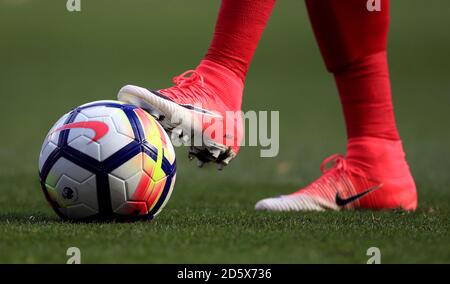 Ein Spieler steuert den Spielball Stockfoto