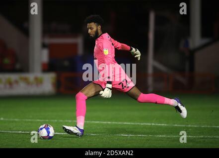 Leyton Orient Torwart Lawrence Vigoroux während des Sky Bet League Two Spiels im Banks's Stadium, Walsall. Stockfoto