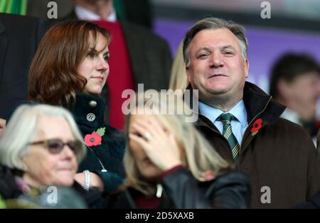 Norwich City Vorsitzender Ed Balls in den Tribünen Stockfoto