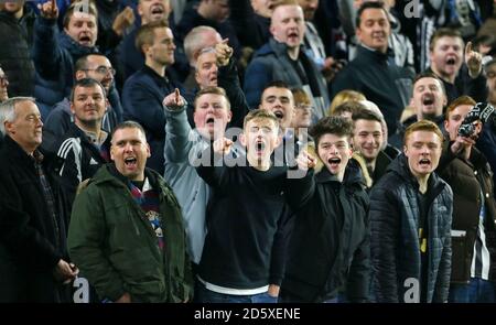 Burnley-Fans in den Tribünen während des Spiels Stockfoto