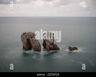 Urro del Manzano, Los Urros im Arnia Küste in der Nähe von Liencres Dorf in Kantabrien, Spanien Stockfoto