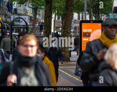 Die britische Regierung führt ein dreistufiges Warnsystem für COVID-19-lokale Sperrbeschränkungen ein. Birmingham ist in der Kategorie High Alert, Stufe zwei. Stockfoto