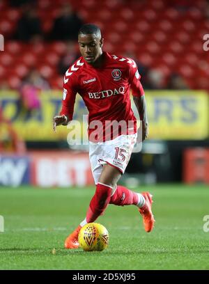 Charlton Athletic's Ezri Konsa Ngoyo in Aktion Stockfoto