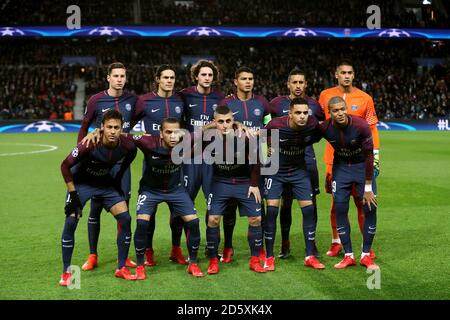 Paris Saint-Germain Teamgruppe - hintere Reihe (von links nach rechts) Julian Draxler, Edinson Cavani, Adrien Rabiot, Thiago Silva, Marquinhos und Alphonse areola. Vordere Reihe Neymar, Dani Alves, Marco Verratti, Layvin Kurzawa und Kylian Mbappe Stockfoto