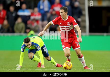 Middlesbrough's Stewart Downing (rechts) und Derby County's Tom Lawrence in Aktion Stockfoto