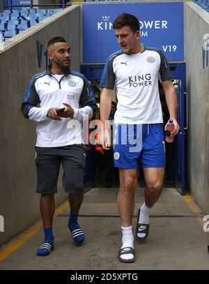 Leicester City's Danny Simpson (links) und Harry Maguire kommen an Stockfoto