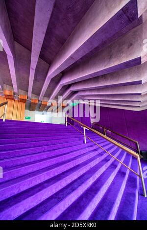 SYDNEY, AUSTRALIEN - 20. AUGUST 2018: Sydney Opera House Interior an einem sonnigen Tag. Stockfoto