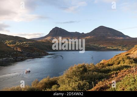 Die Quinag Range über Loch Loch A' Chàirn Bhàin, Assynt, NW Highlands of Scotland, UK Stockfoto