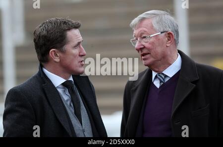 AP McCoy und Sir Alex Ferguson während des zweiten Tages Das internationale Treffen auf der Pferderennbahn Cheltenham Stockfoto