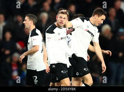 Matej Vydra von Derby County feiert, nachdem Teamkollege Andreas Weimann erzielte Das erste Tor seiner Spielseite Stockfoto