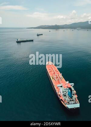 Indonesien, Bali, Luftaufnahme der Öltanker Stockfoto