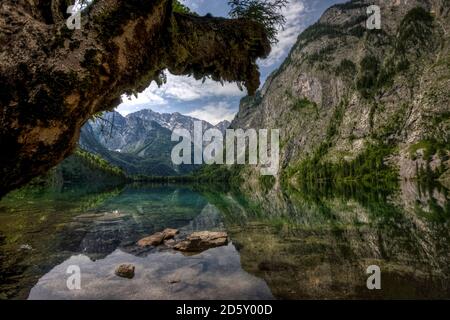 Deutschland, Bayern, Berchtesgaden, See Obersee und Blick auf Watzmann Berge Stockfoto
