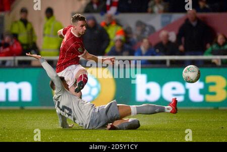 Joe Bryan von Bristol City erzielt das erste Tor seiner Seite Das Spiel Stockfoto