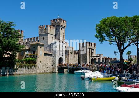 Italien, Lombardei, Provinz Brescia, Sirmione, Scaliger Burg Stockfoto