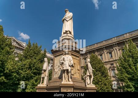 Italien, Mailand, Denkmal von Leonardo da Vinci auf der Piazza della Scala Stockfoto