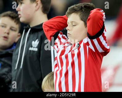 Ein junger Sunderland-Fan auf der Tribüne Stockfoto