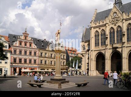 Deutschland, Erfurt, Blick auf Haus zum breiten Herd, guildhall und Rathaus am Fischmarkt Stockfoto