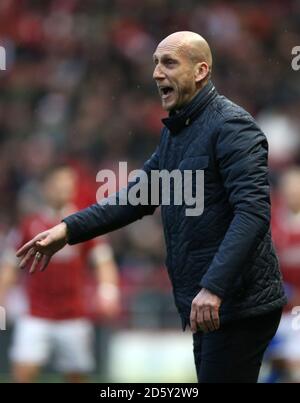 Lesemanager Jaap Stam Gesten auf der Touchline Stockfoto