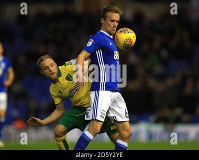 Birmingham City's Maikel Kieftenbeld und Norwich City's Alex Pritchard (links) Stockfoto