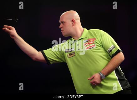 Michael van Gerwen tagsüber dreizehn von William Hill World Darts Championship im Alexandra Palace, London. Stockfoto