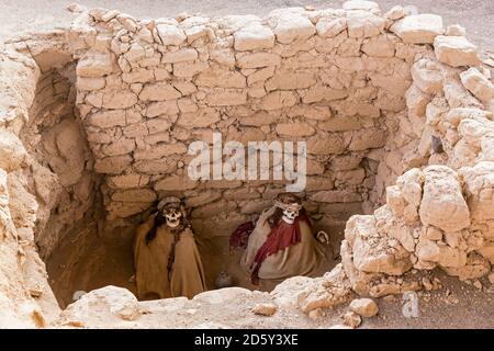 Peru, Nazca, Friedhof von Chauchilla, Mumien im Grab Stockfoto