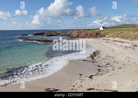 Clachtoll Beach, ein immer beliebter werdendes Reiseziel an der North Coast 500 Tourist Route, Clachtoll, Assynt, NW Highlands, Schottland, Großbritannien Stockfoto