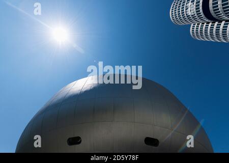 Deutschland, Bayern, München, BMW Welt und BMW-Turm Stockfoto