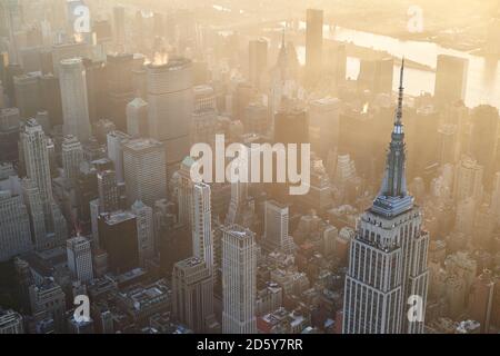 USA, New York State, New York City, Stadtbild mit Empire State Gebäude am Morgen Stockfoto