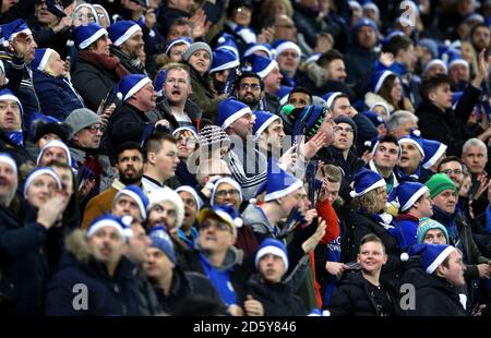 Leicester City Anhänger tragen weihnachtsmützen in den Ständen während Das Spiel Stockfoto