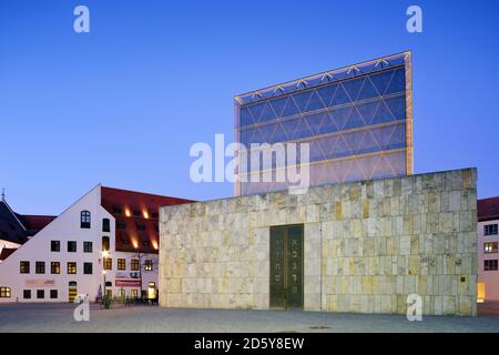 Deutschland, Bayern, München, Ohel Jakob Synagoge und Stadtmuseum am Sankt-Jakobs-Platz am Abend Stockfoto