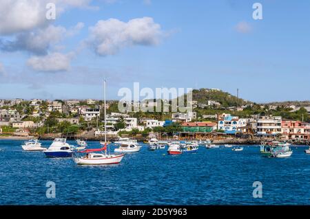 Ecuador, Galapagos Inseln, San Cristobal, Blick auf den Hafen von Puerto Baquerizo Moren Stockfoto