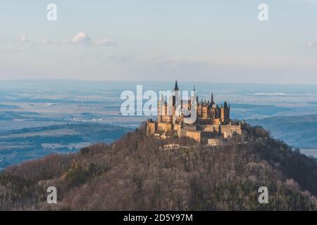 Deutschland, Bisingen, Blick vom Zeller Horn auf die Burg Hohenzollern Stockfoto