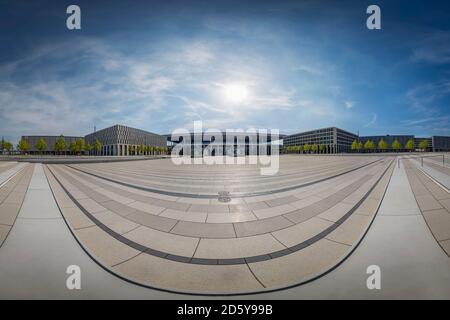 Deutschland, Flughafen Berlin Brandenburg, 180 Grad Panoramablick auf den Terminalbereich Stockfoto