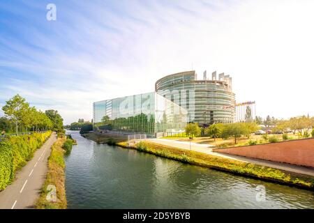 Frankreich, Elsass, Straßburg, Parlamentsgebäude am L'ill river Stockfoto