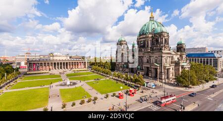 Deutschland, Berlin, Blick auf altes Museum, Lustgarten und Berliner Dom von oben Stockfoto