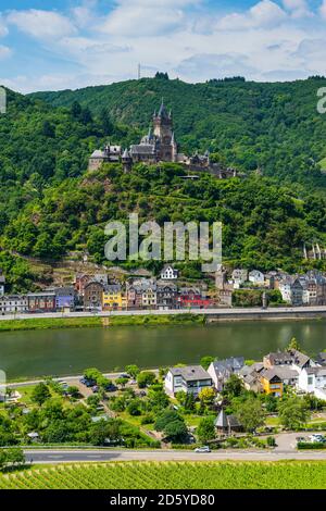 Deutschland, Rheinland-Pfalz, Moseltal, Blick über Cochem mit seiner Burg Stockfoto