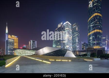 China, Guangzhou, Opernhaus bei Nacht Stockfoto