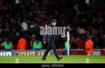 Chelsea-Manager Antonio Conte sieht niedergeschlagen aus, als er den verlässt Pitch nach der letzten Pfeife Stockfoto