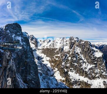 Deutschland, Bayern, Mittenwald, Wettersteingebirge, Alpspitze, Bergstation mit Aussichtsplattform AlpspiX Stockfoto