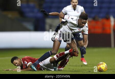 Sammy Ameobi von Bolton Wanderers kämpft mit Bristol um den Ball Korey Smith Stockfoto