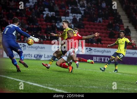 Charlton Athletic's Josh Magennis erzielt ihr zweites Tor Stockfoto