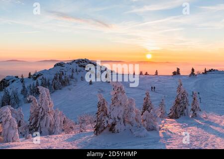 Deutschland, Bayern, Böhmerwald im Winter großer Arber und Richard-Wagner-Kopf bei Sonnenuntergang Stockfoto