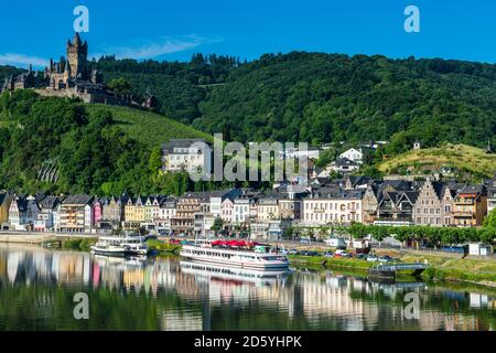 Deutschland, Rheinland-Pfalz, Moseltal, Blick über Cochem mit seiner Burg Stockfoto