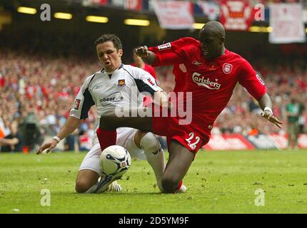 Mohamed Sissoko von Liverpool und Matthew Etherington von West Ham United Stockfoto