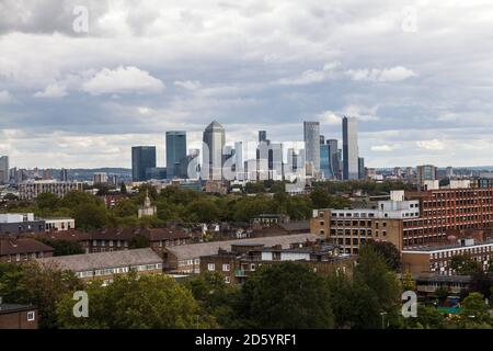 Skyline von London auf Canary Wharf, Docklands, England, Großbritannien von Tower Hamlets aus gesehen Stockfoto