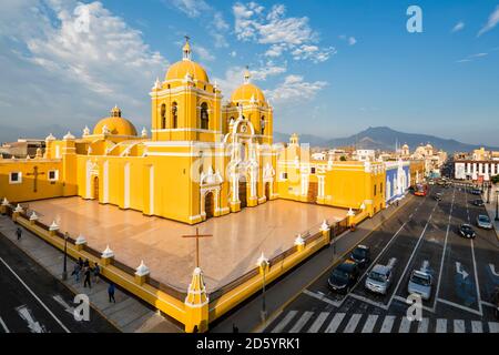 Peru, La Libertad, Trujillo, Plaza de Armas, Kathedrale Stockfoto