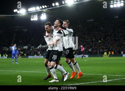 Andreas Weimann von Derby County (links) feiert den ersten Treffer seiner Seite Ziel des Spiels mit Teamkollegen David Nugent feiert nach Das Spiel und Matej Vydra Stockfoto